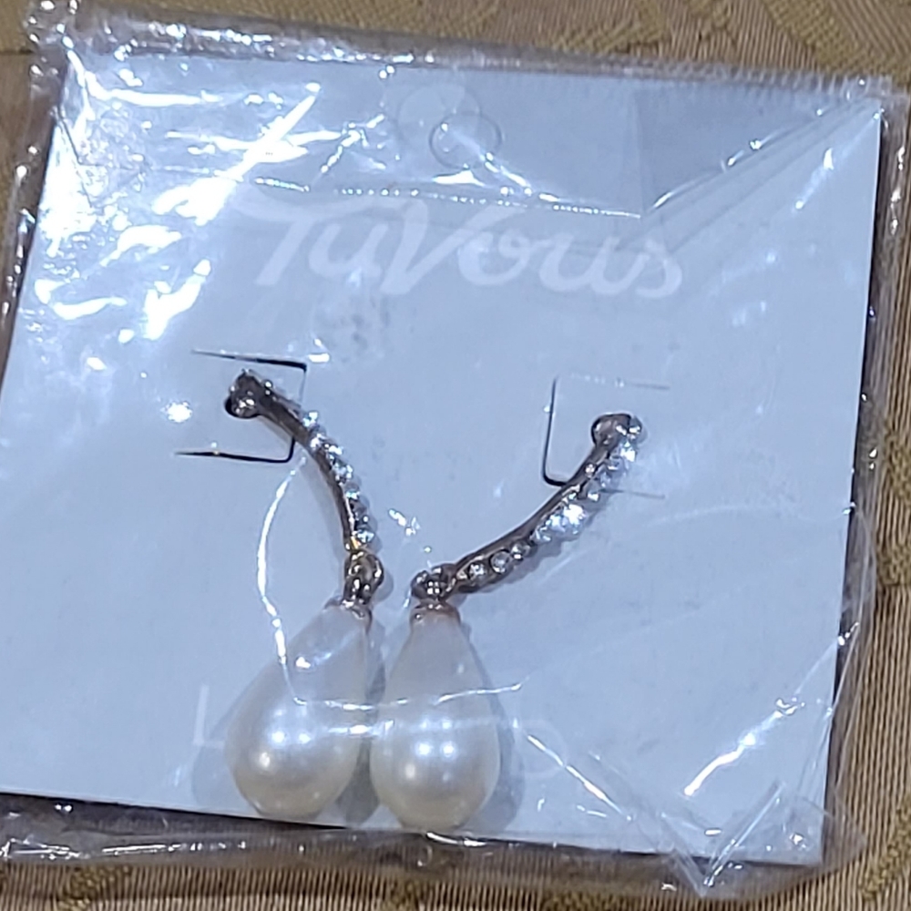 Rhinestone teardrop faux pearl earrings